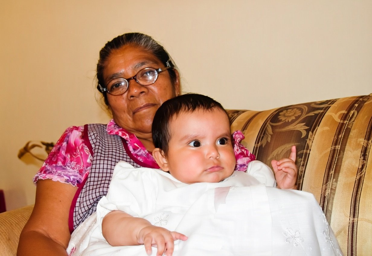 Luan Andrea con su abuela